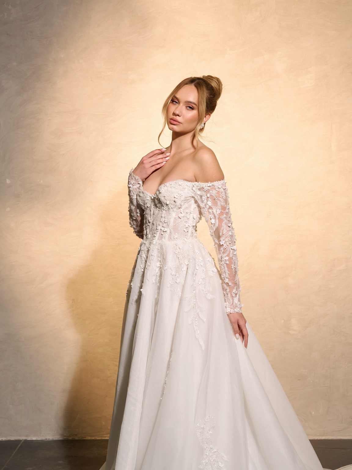 Vestido de novia elegante cort - Embroidery Online Designs reseña y precio