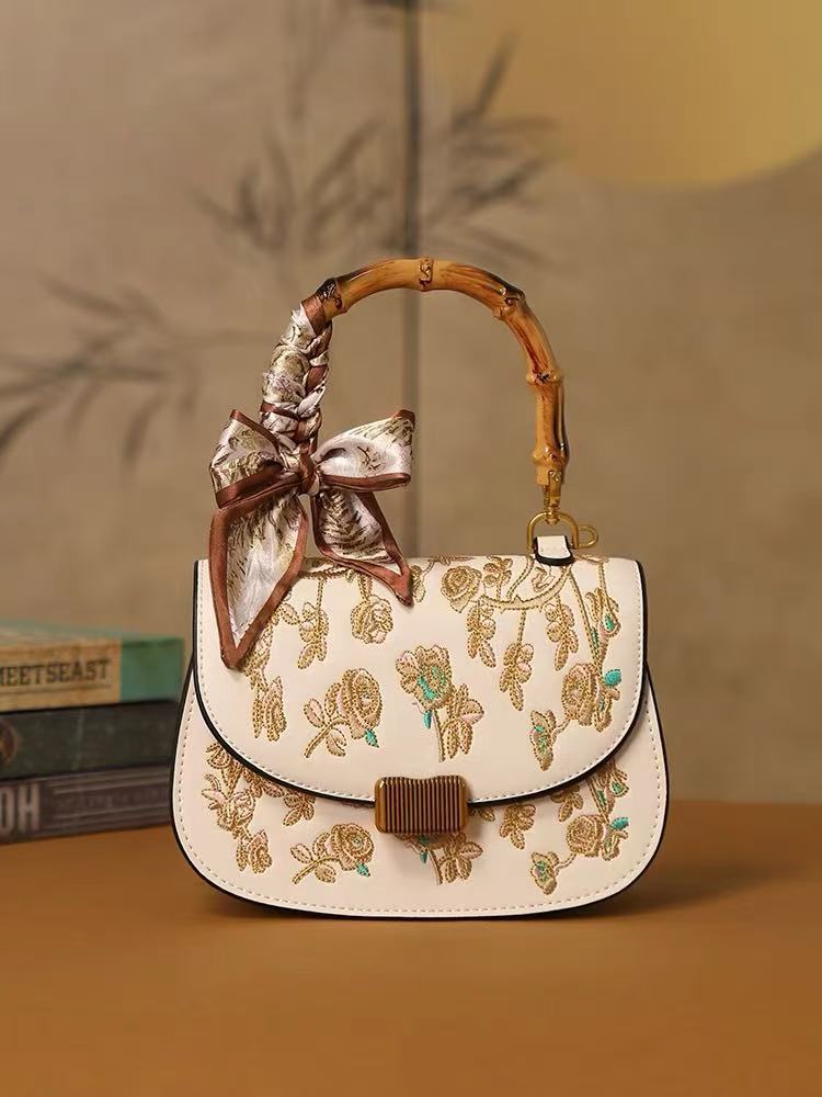 Bolso de Mano de Bambú de Alta - Embroidery Texture reseña y precio